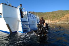Stern-view-w_divers-1